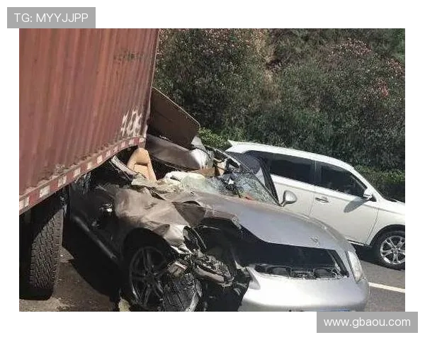 1死1伤！宁波一保时捷今早发生车祸，刚刚通报